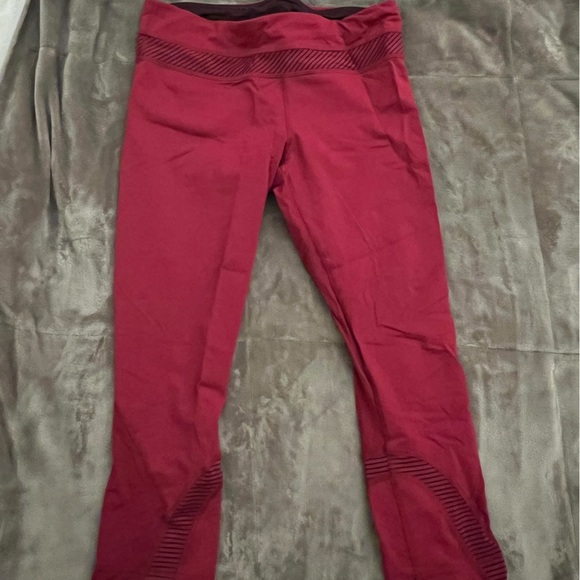 Red crop Lululemon Leggings size 8 - Picture 3 of 4